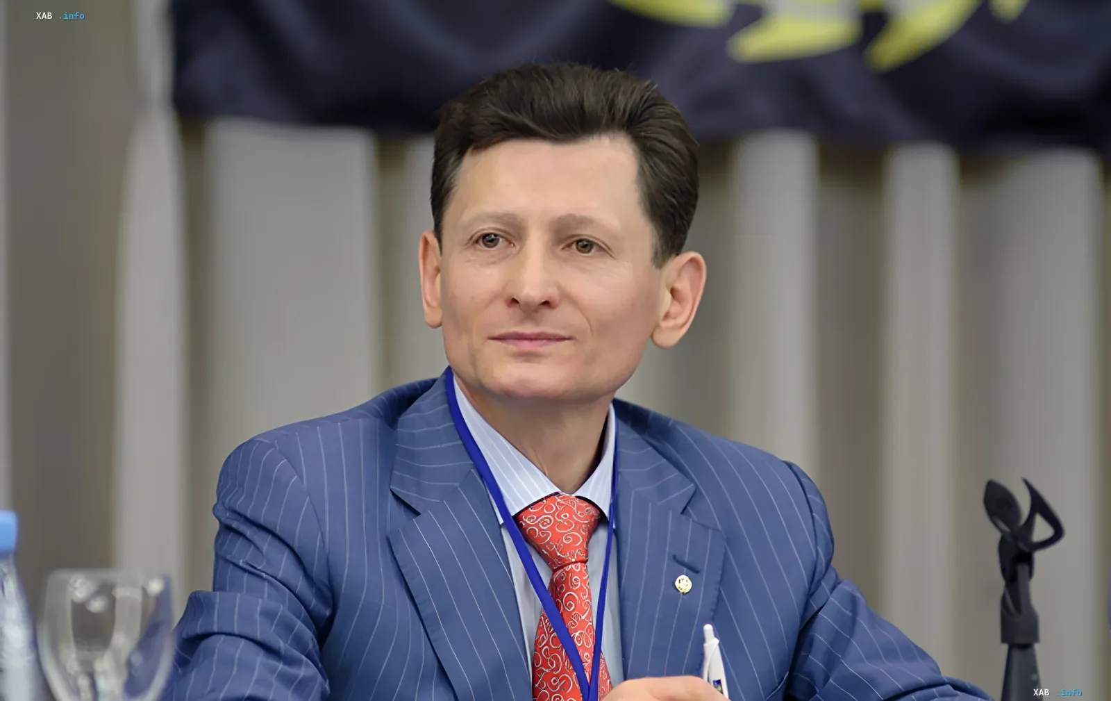 Дмитрий Фирсов, глава угольной компании, обсуждает проблемы с судами и долгами, угрожающими поставкам угля в отопительный сезон