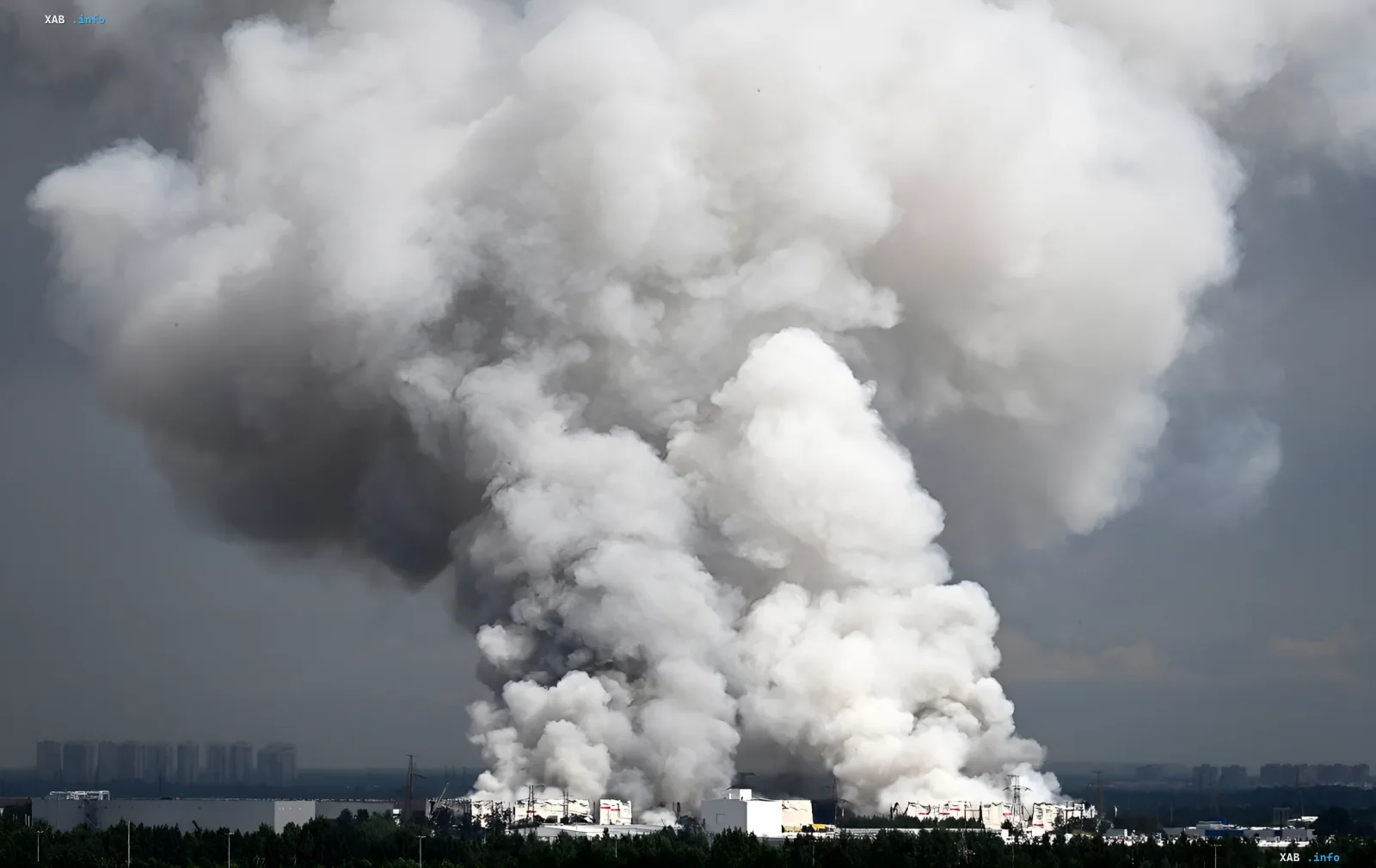 Huge cloud of smoke over a Wildberries warehouse, symbolizing blows to logistics and the Russian economy