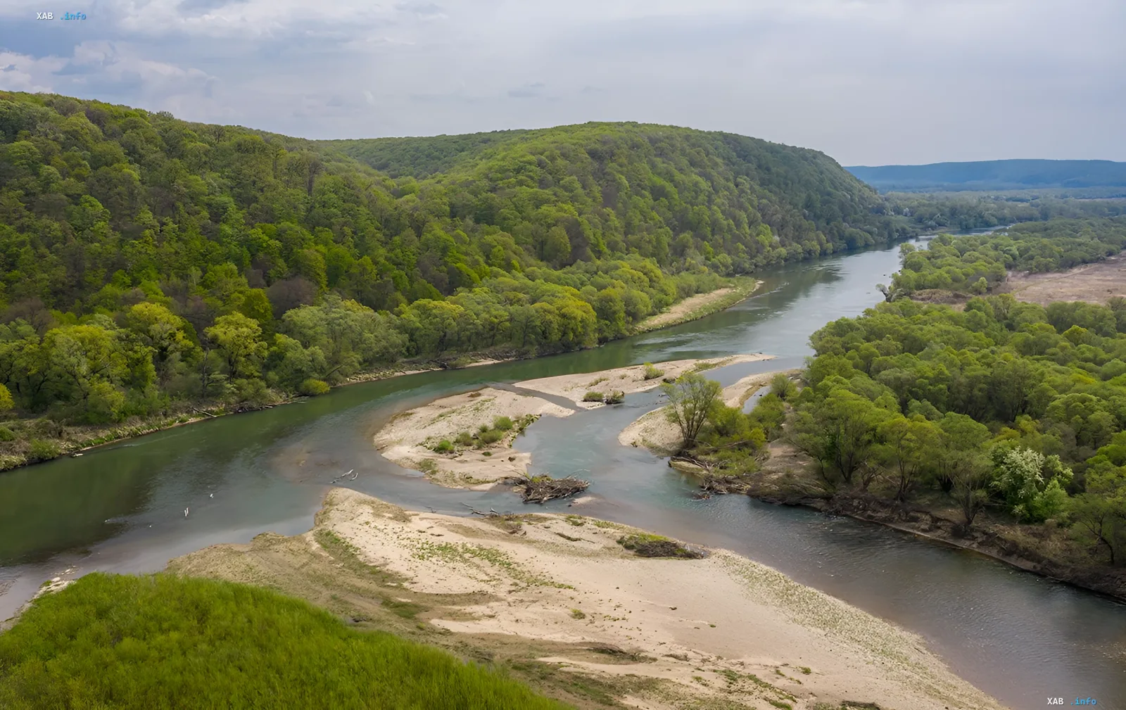 Landscape of the Dniester River with exposed sandy shoals and low water levels, illustrating the consequences of drought and hydrological disaster in Moldova.