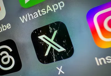 X platform logo on smartphone screen next to WhatsApp and Instagram — symbol of transition era after Lighspeed’s departure