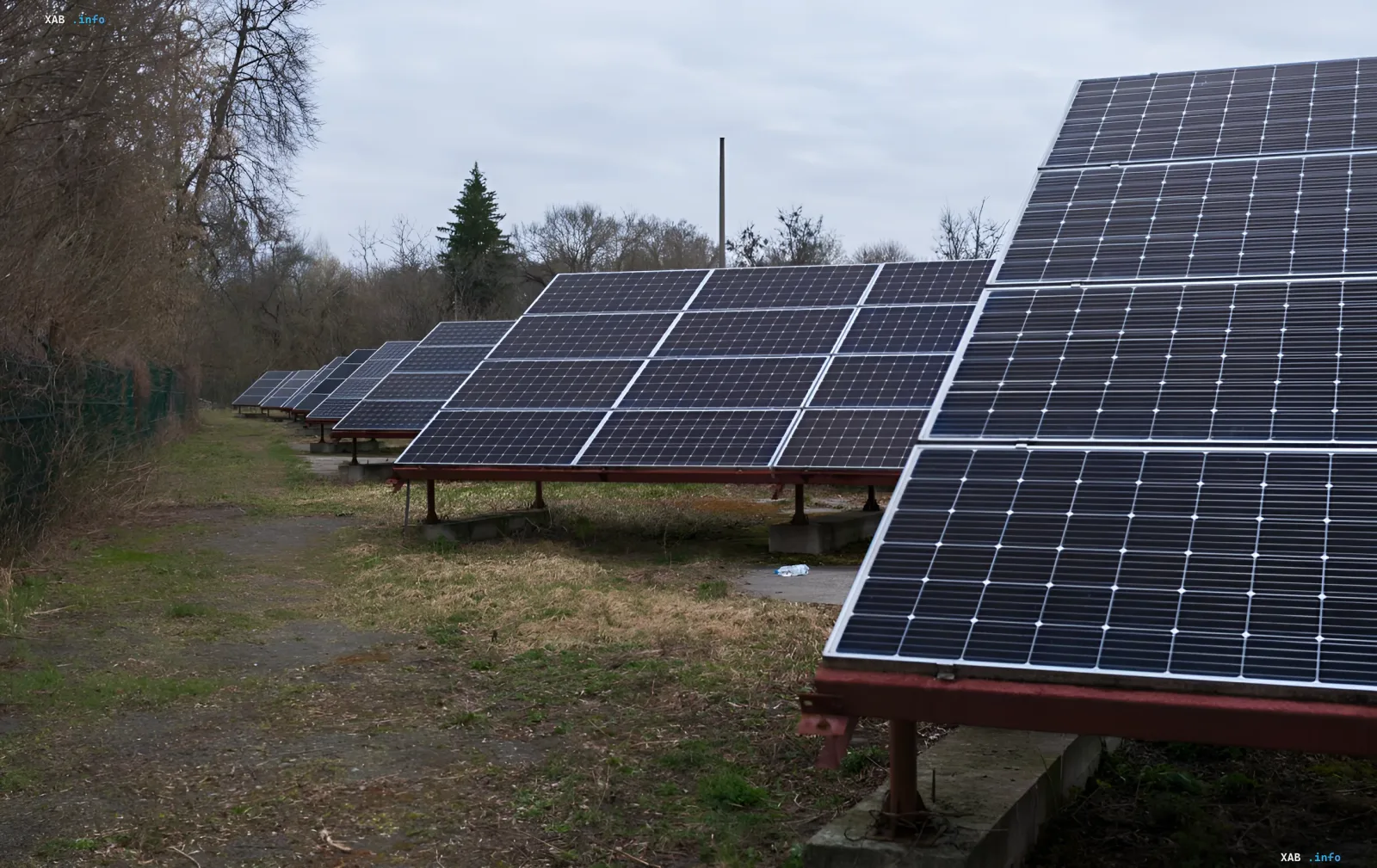 Solar panels under cloudy sky: impact of August 12 eclipse on energy production in Europe