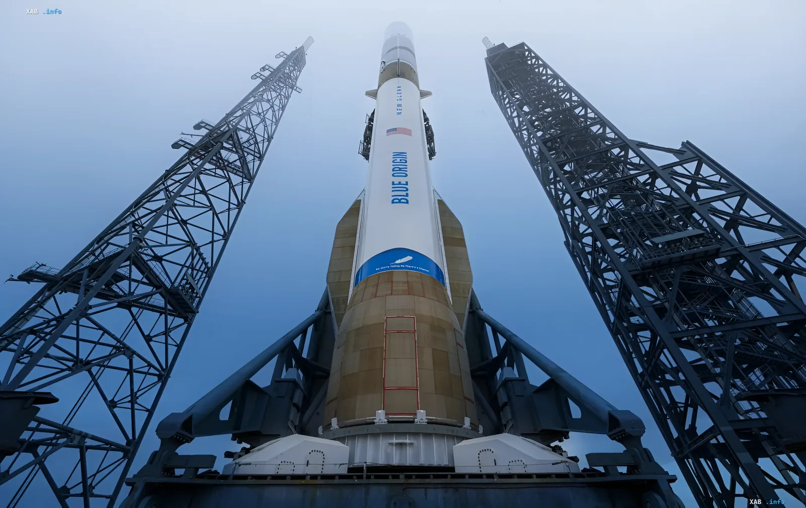 Ракета New Glenn компании Blue Origin на стартовом комплексе перед катастрофой