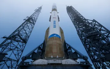 Ракета New Glenn компании Blue Origin на стартовом комплексе перед катастрофой