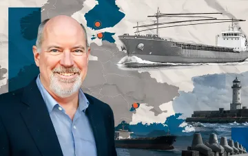 Mann im Anzug vor stilisierter Karte der Ukraine mit hervorgehobenen Häfen von Odessa und Donau, Schiffen und Leuchtturm — Illustration zum Artikel über das dänische BlueDragon-Drohnenabwehrsystem