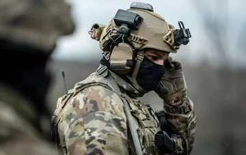 Український спецназ у камуфляжі та тактичному спорядженні — символ точних ударів ГУР по окупаційним об'єктам у Криму