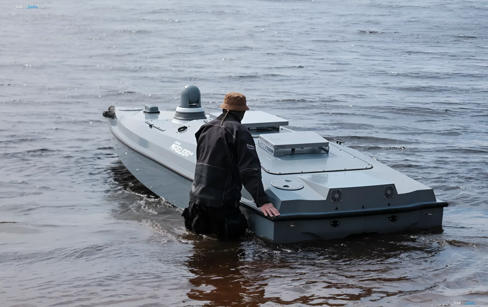 Спецназ ГУР запускает беспилотный катер Magura V5 в море у берегов Ялты в рамках операции «Морской парад»