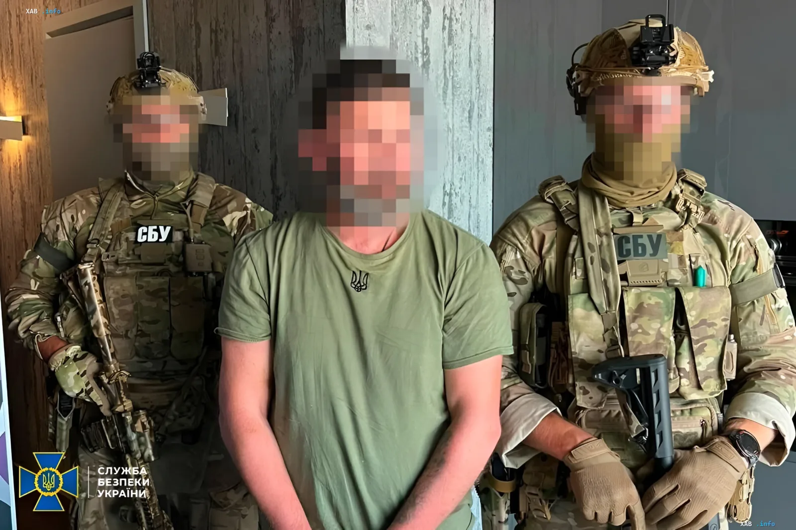 Задержание уклониста сотрудниками СБУ Оперативники СБУ с задержанным уклонистом от мобилизации