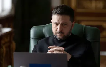 Ukrainian President Volodymyr Zelenskyy at laptop, analyzing Russia’s 2026 plans: hidden mobilization and North Korean legions
