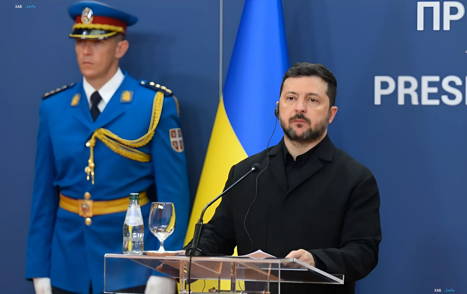 Президент Украины Владимир Зеленский на пресс-конференции, обсуждая задержки в производстве ЗРК Patriot из-за бюрократии