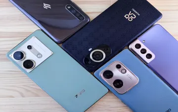Moderne Android-Flaggschiffe von 2026 mit leistungsstarken Kameras und großem Speichervolumen, die Laptops in der Leistung übertreffen