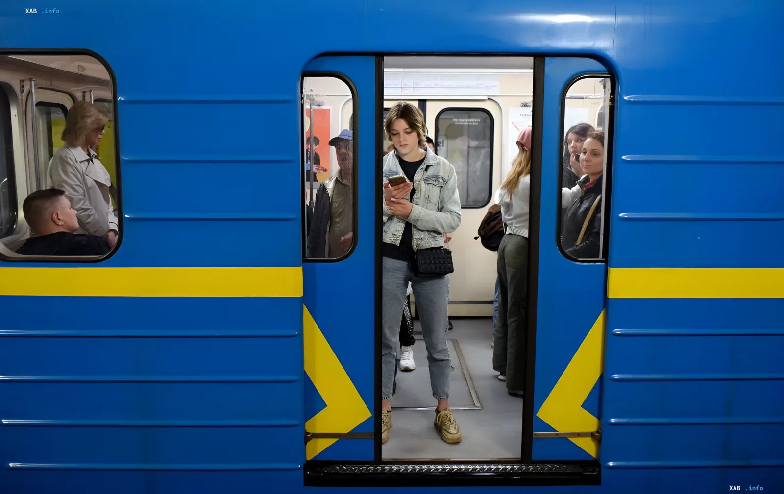 Пассажиры в киевском метро: иллюстрация к статье о расходах города на льготный проезд в 2026 году