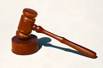 Gavel on a white background symbolizing the New Mexico court ruling requiring Meta to pay $567 million and implement strict restrictions for teenagers
