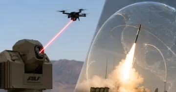 Lasersystem Locust von AeroVironment zerstört einen Drohne, im Hintergrund Start einer Iron-Dome-Rakete mit globalem Schutznetz