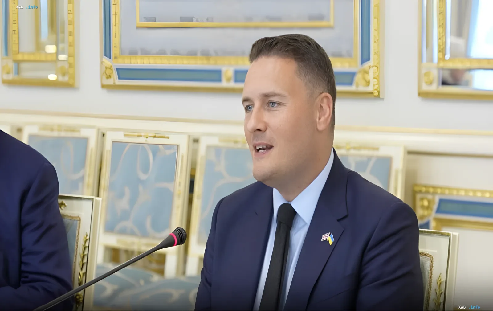 Британский министр обороны Джеймс Хиппи во время выступления, призывающего союзников усилить ПВО Украины перед зимой