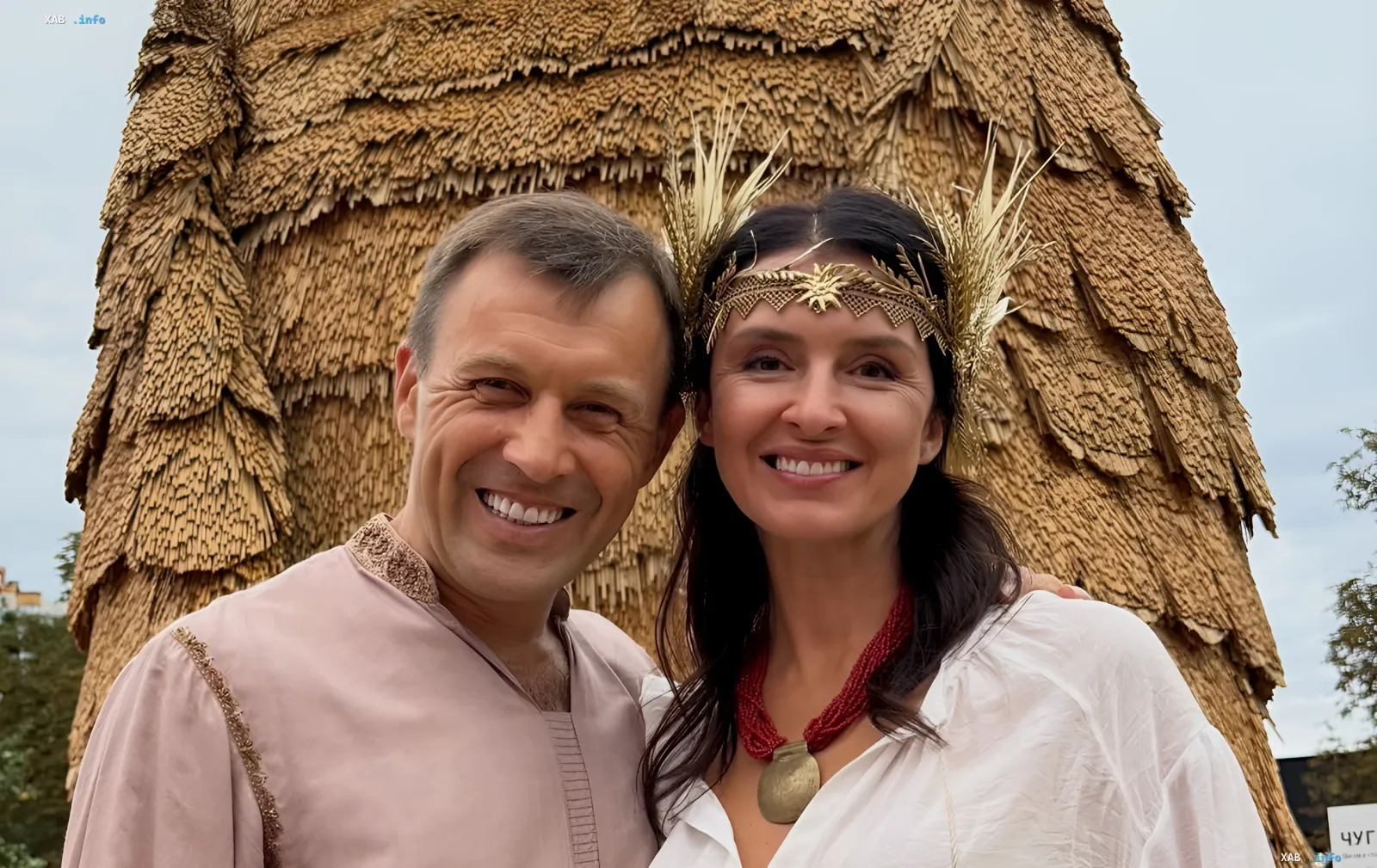 Ukrainische Popstars in ethnischen Kostümen beim Festival 'Viriy. Prostonеba' auf der WDNCh im August 2026