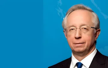 Михаил Умнов, представитель МИД РФ, на фоне синего логотипа — иллюстрация к статье о позиции Москвы по отказу от «заморозки» конфликта и требовании реакции Запада на удары ВСУ