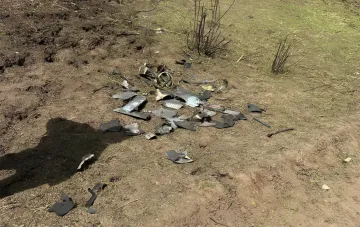Осколки упавшей ракеты на земле в Штефан-Водском районе Молдовы