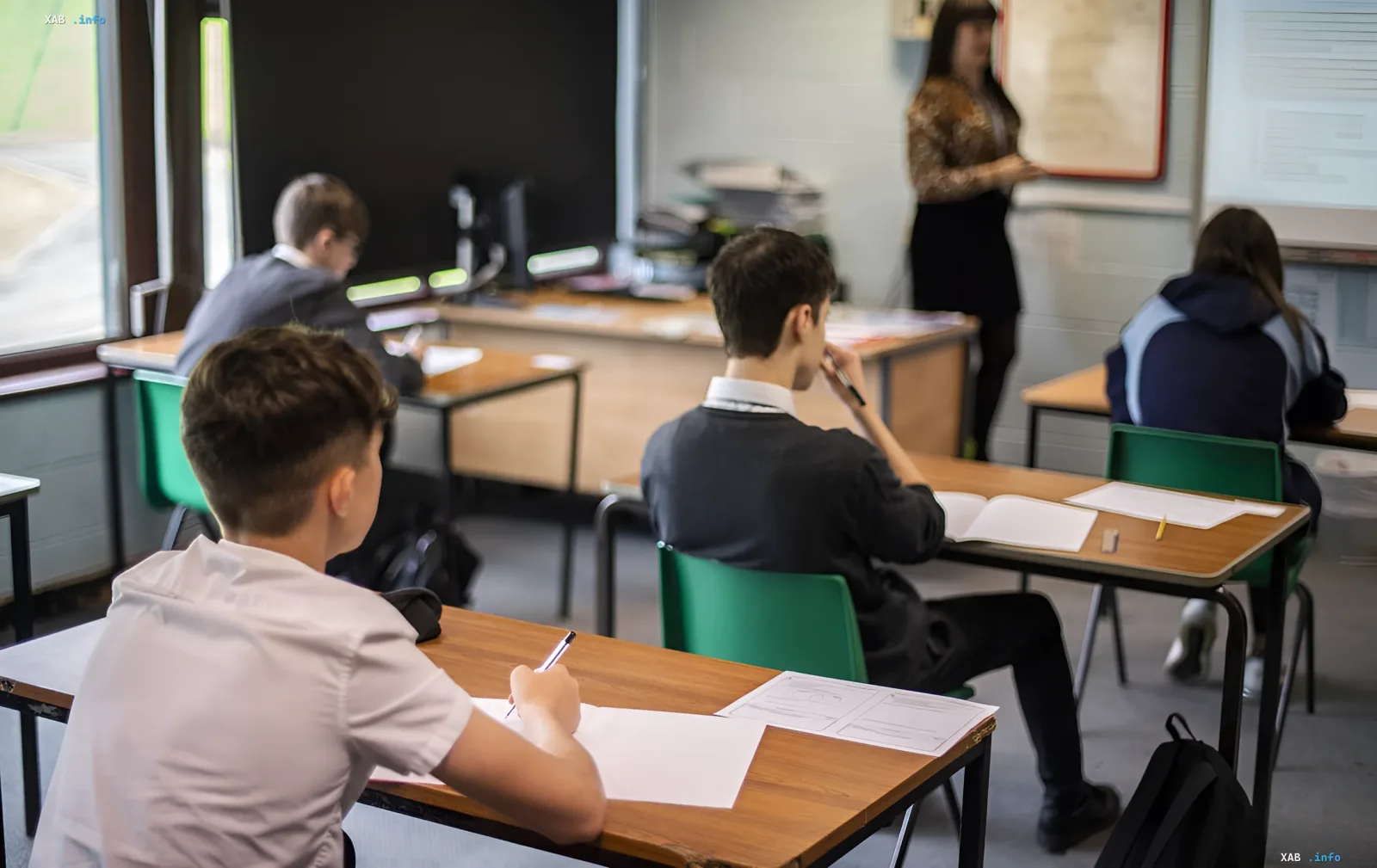 Students in a classroom taking a written exam, illustrating the new grading system in Ukrainian schools starting in 2027