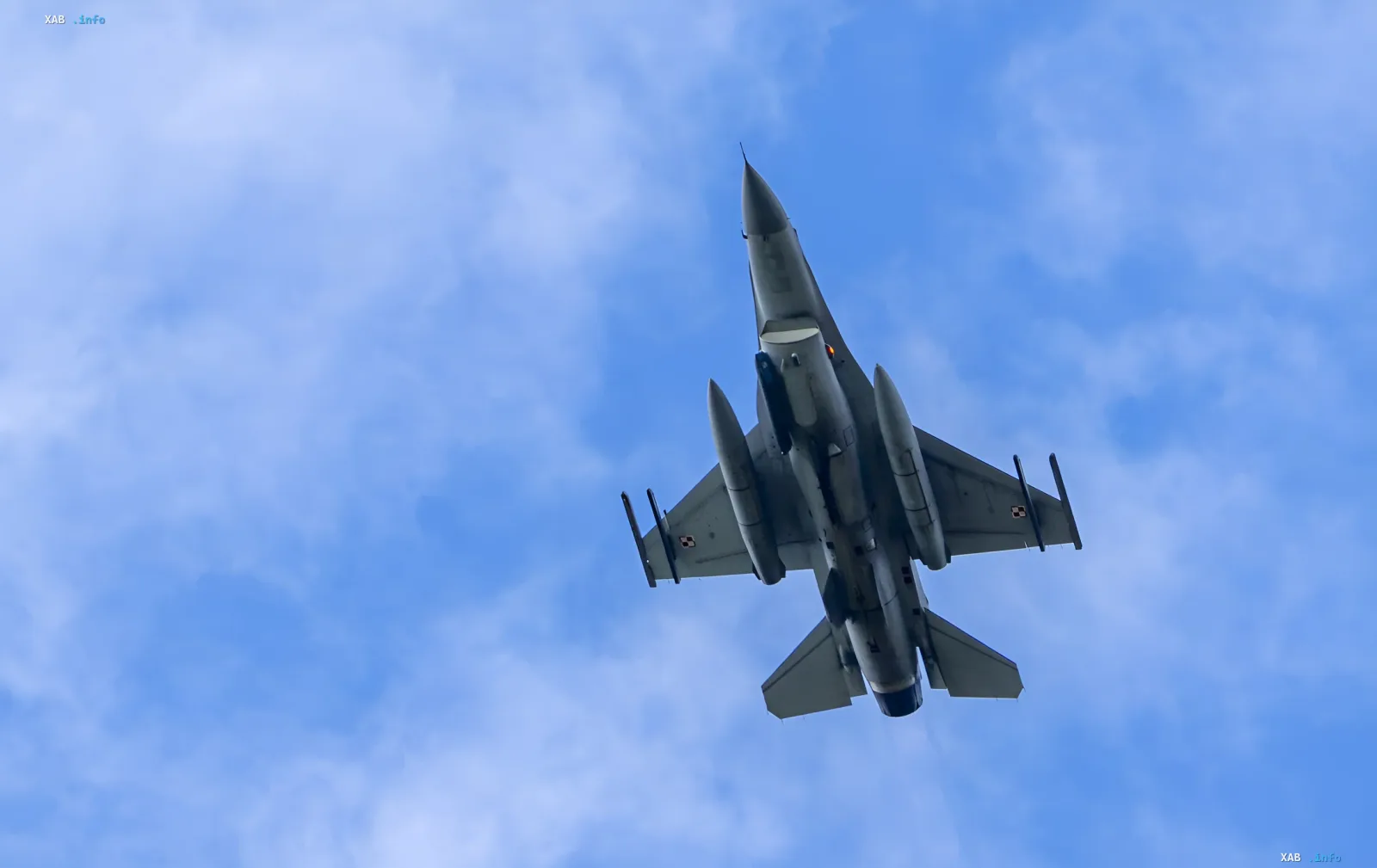 Польский истребитель F-16 в полете: символ усиления ПВО после инцидента с российской ракетой Х-101