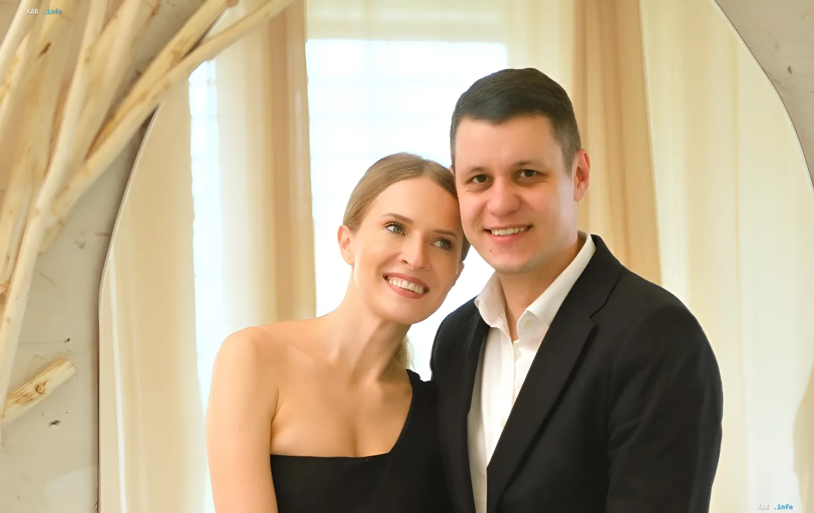 Roman Grishchuk and Anna Gres on official photo before announcing divorce — smiling, yet eyes reflect the complexity of the moment