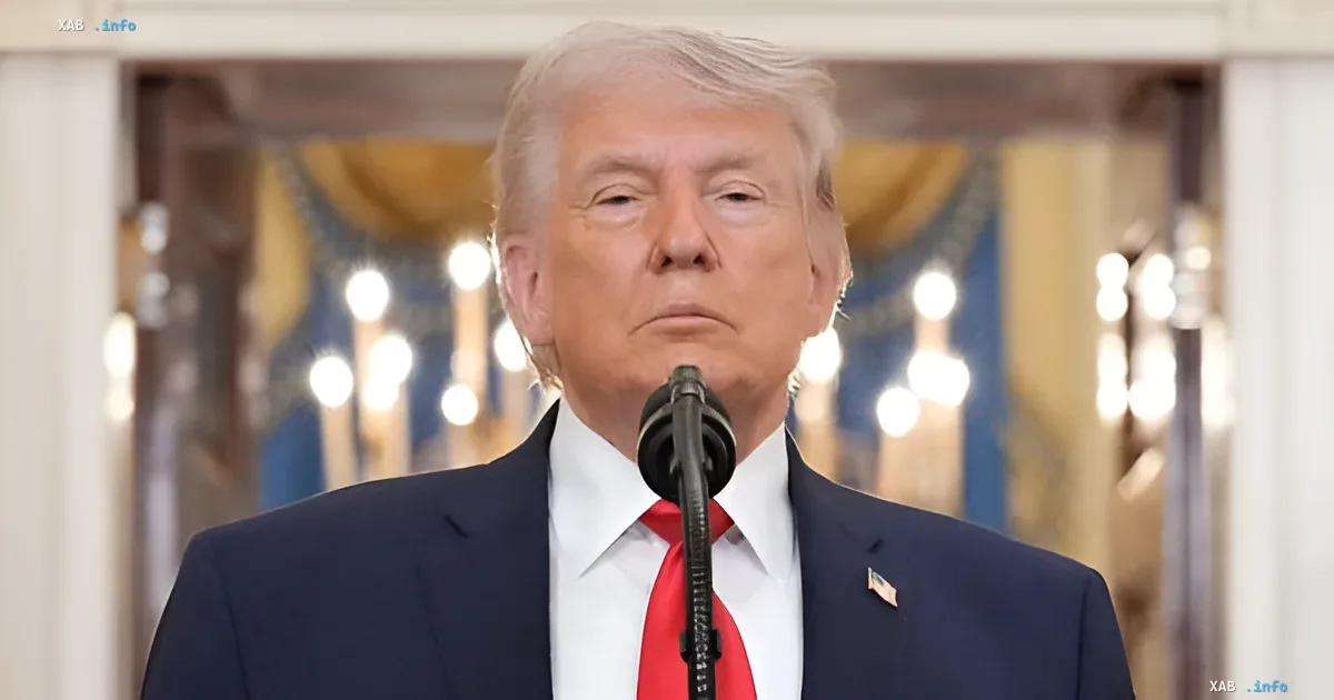 Дональд Трамп у микрофона, меняет стратегию в отношении Ирана перед выборами