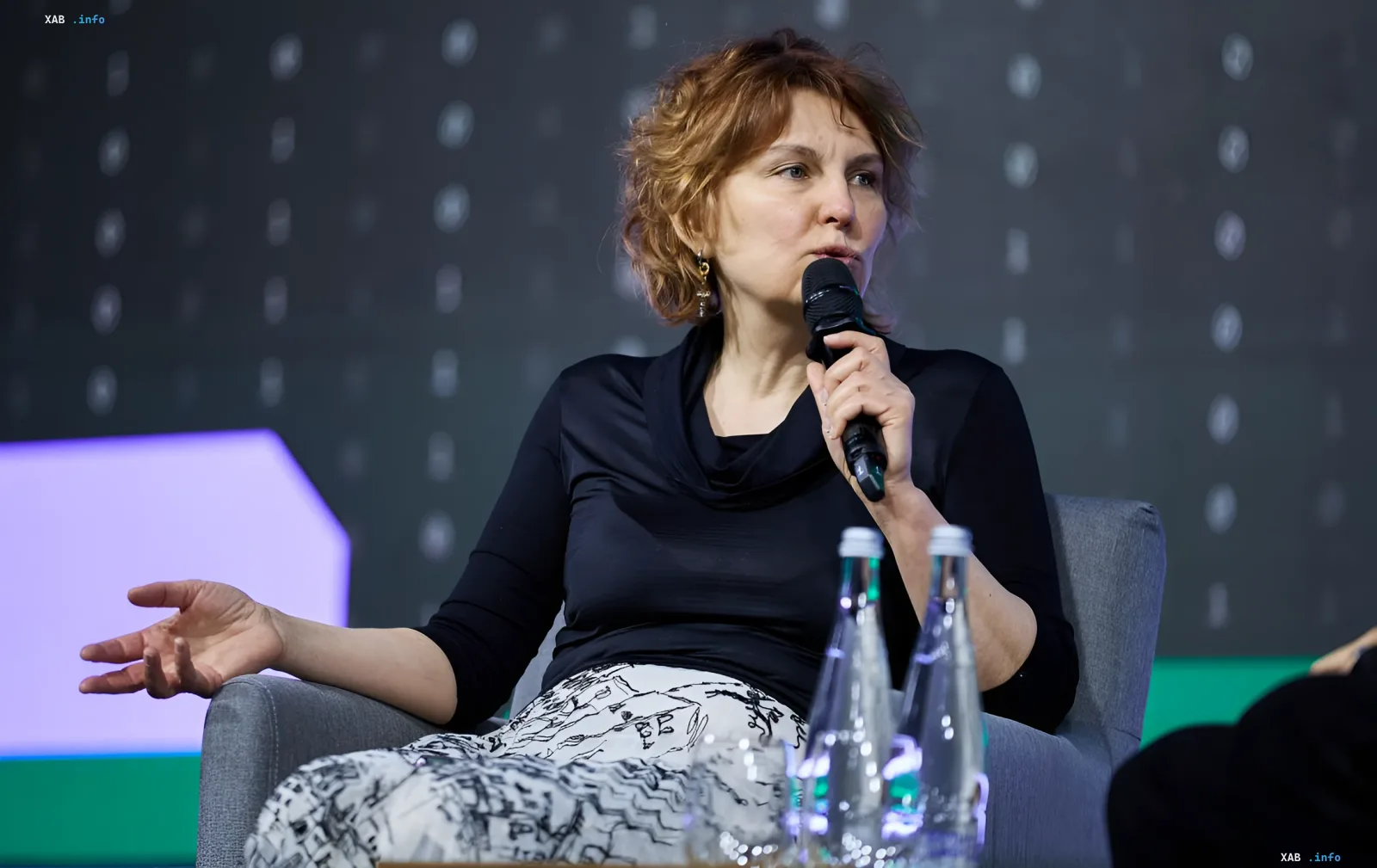 Ольга Бойко, основательница Swayvo, выступает на конференции о создании национальной LLM на базе Gemma 3 к 2027 году