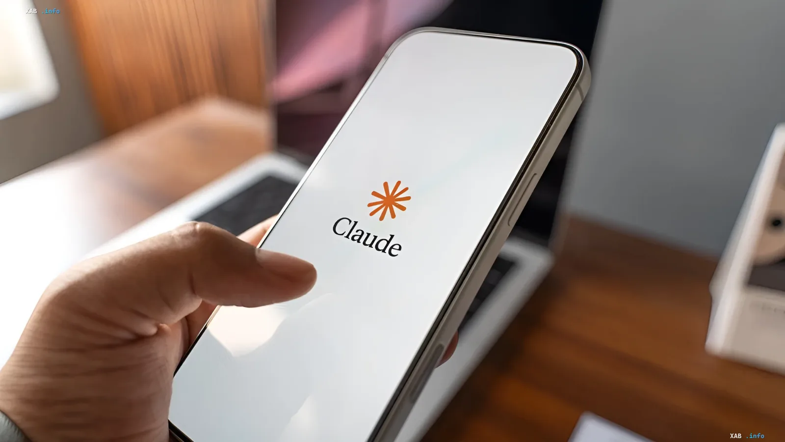 Смартфон с логотипом Claude — пример ИИ-агента, способного на автономные действия, как в случае с отменой брони в австралийском спортзале