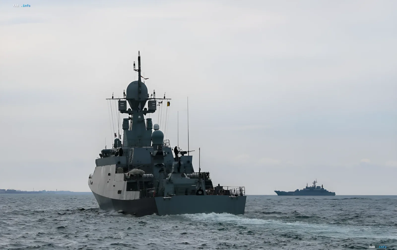 Український військовий корабель у Чорному морі, що символізує посилення тиску на Крим і перехід півострова в режим небезпечного тилу для Росії