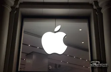 Логотип Apple на фасаде магазина, иллюстрирующий новость о коллективном иске из-за утечки IP-адресов через iCloud Private Relay