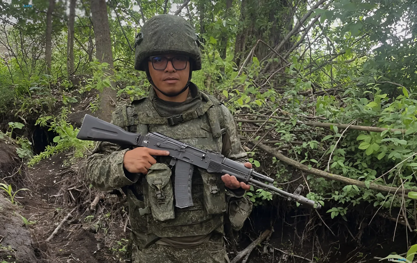 Филиппинский наемник в камуфляже с автоматом в лесу — иллюстрация к статье о вербовке иностранцев Россией в 2026 году