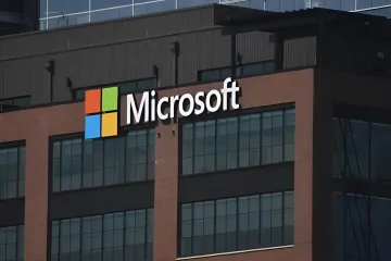 Логотип Microsoft на фасаде здания: компания готовит запуск ИИ-чипов Maia 300 для конкуренции с Nvidia
