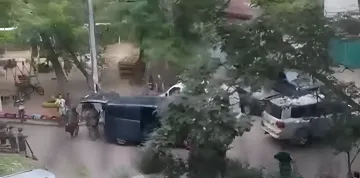 Сцена спецоперации в Одессе: перевернутый автомобиль и действия КОРД