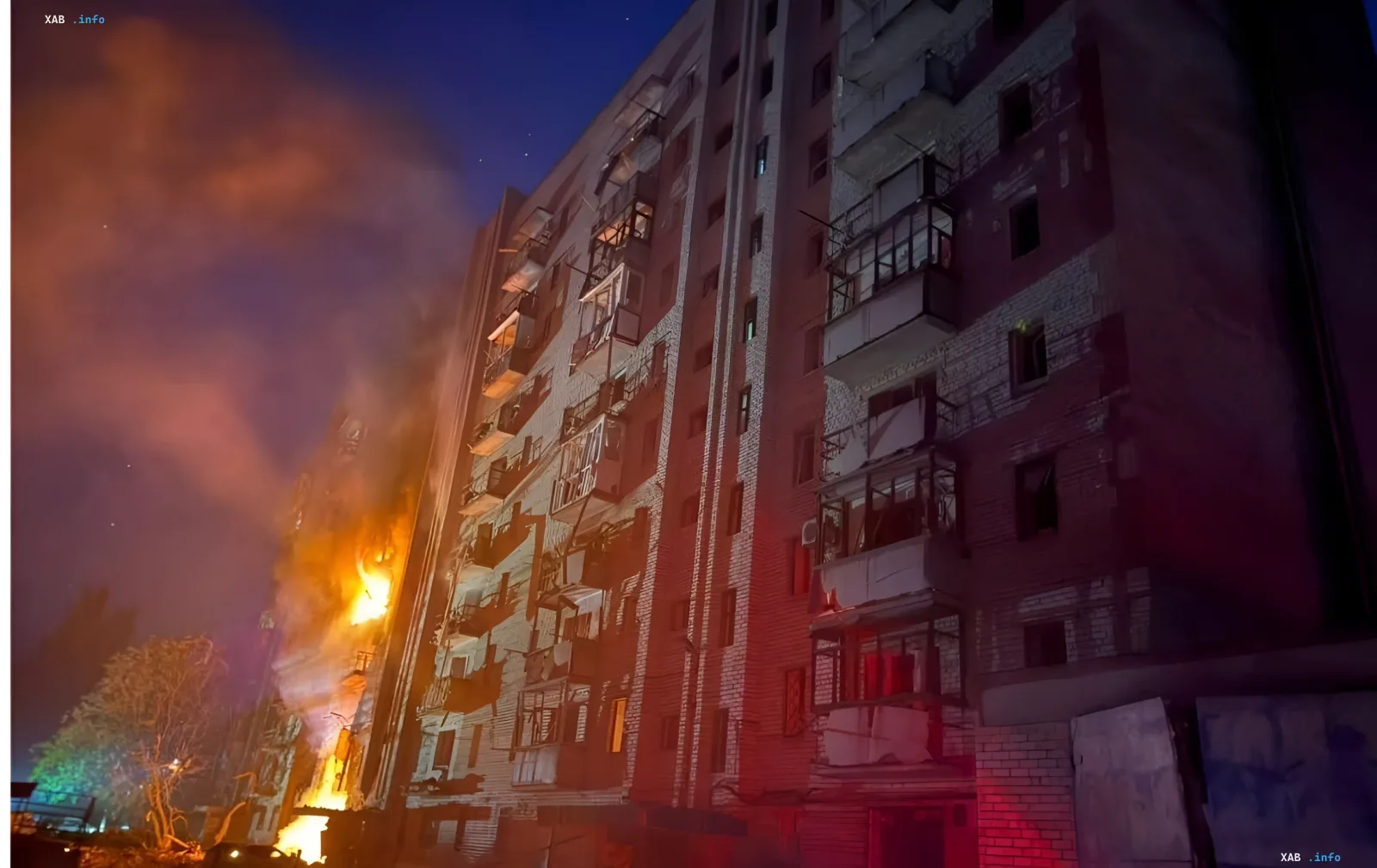 Пожар в многоэтажном жилом доме в Краматорске после массированной атаки КАБами в ночь на 13 августа