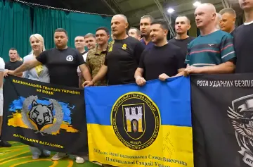 Президент Украины Владимир Зеленский с ветеранами во время соревнований «Воля к жизни» в Ивано-Франковске