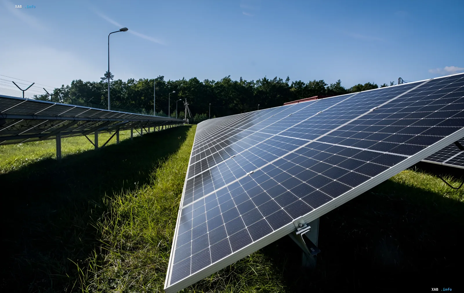 Solar panels on a green field, symbolizing the transition to renewable energy and passive income from D.Solutions' storage solutions