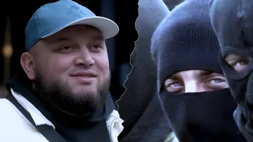 Split-Bild: links — Rapper Kievstoner in einer Kappe, rechts — ein Killer in einer Balaclava, der das Thema des Artikels über einen Attentatsversuch in Warschau illustriert