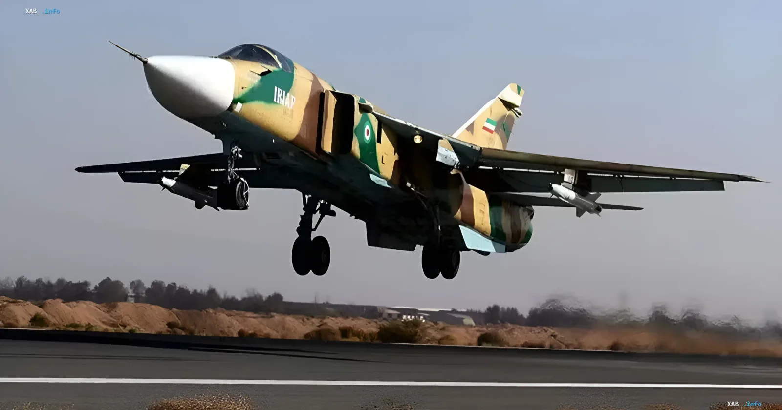 Iranischer Su-24 in Tarnlackierung mit IRIAF-Markierungen beim Start von einem Flugfeld, Symbol für die Spannungen im Konflikt mit Katar über die Piloten