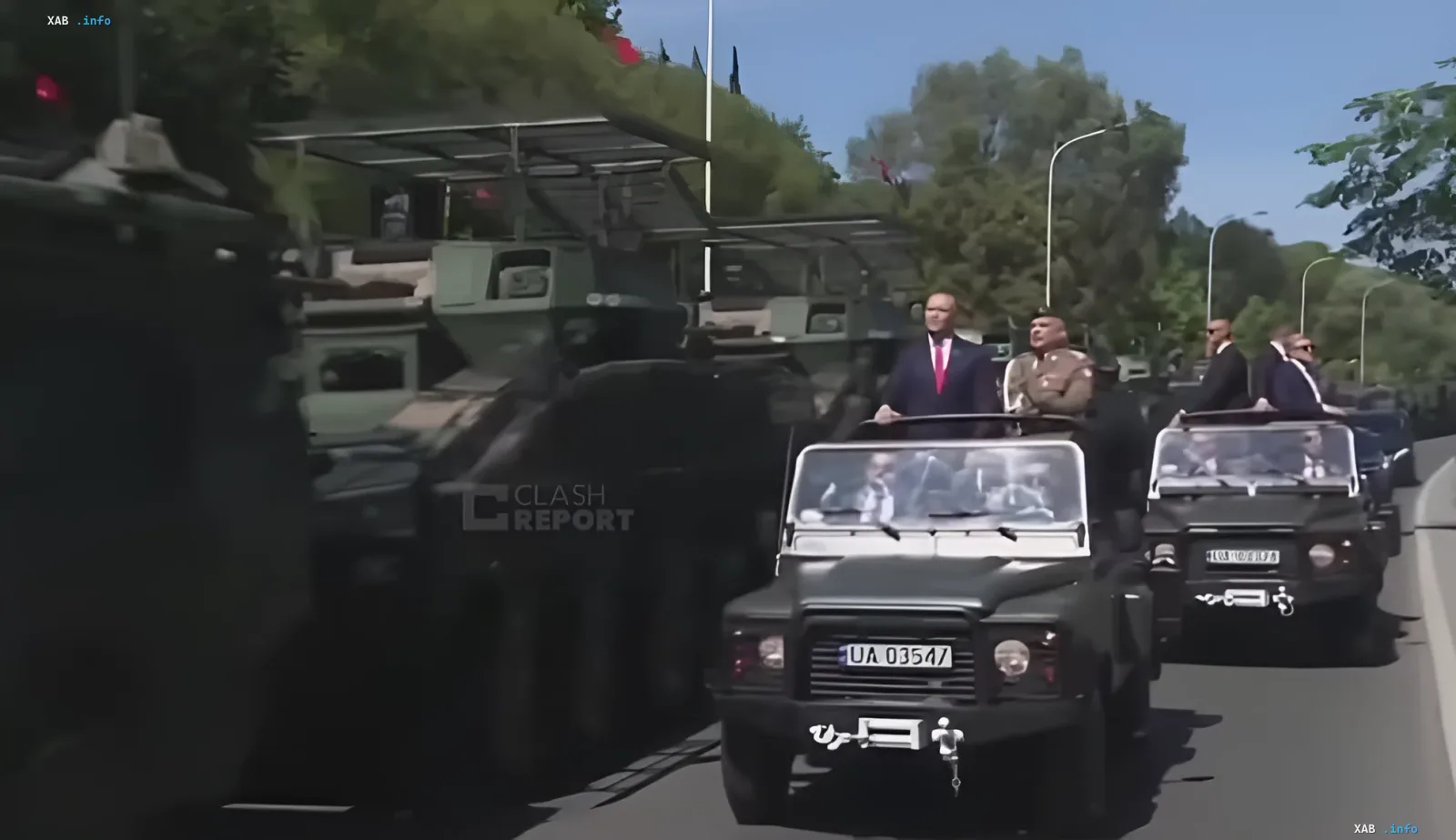 Parade in Polen: Demonstration der Macht und versteckter diplomatischer Riss Polnischer Präsident Andrzej Duda bei einem Militärdemonstration, die die Stärke der Armee vor Kriegsgefahr zeigt