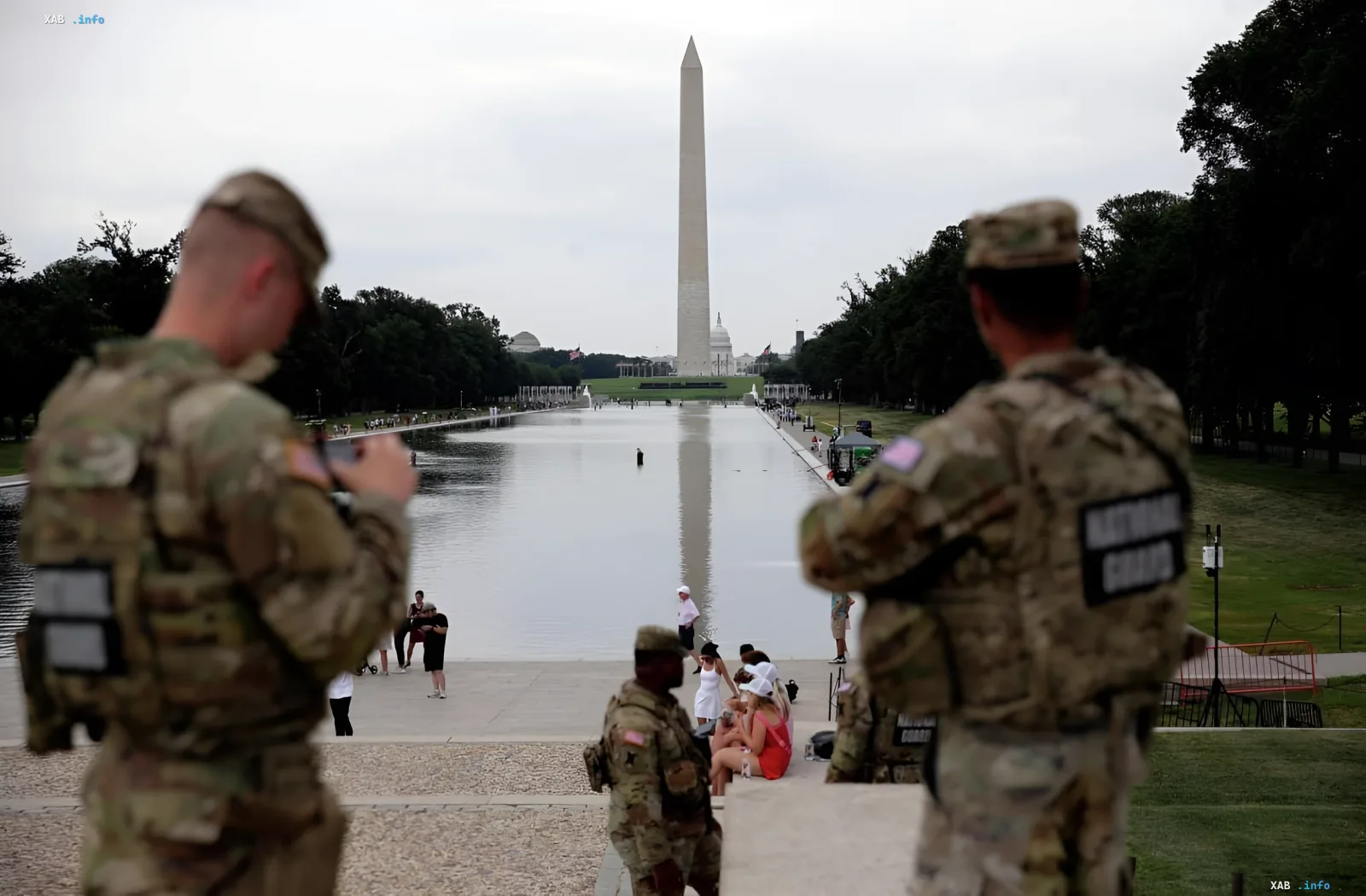 Национальная гвардия США на фоне Вашингтонского монумента и Зеркального пруда, который стал символом неудачного проекта реконструкции