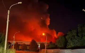 Massiver Brand im Einkaufszentrum 'Galaktika' in besetztem Donezk, dritter Vorfall im August