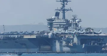 Авіаносец USS Abraham Lincoln в порту: сенатори вимагають розслідування умов на борту