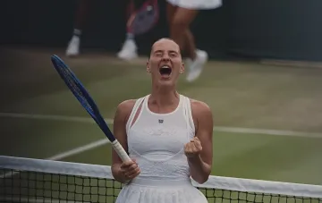 Марта Костюк празднует победу над Софией Кенин на турнире WTA 1000 в Цинциннати