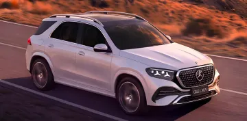 Белый Mercedes-Benz GLE L в движении на дороге, флагманский SUV для Китая с ИИ-системой Momenta R7