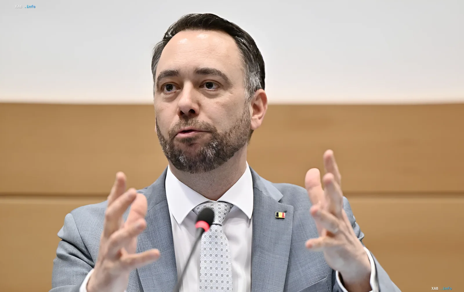 Бельгийский министр финансов Патрик Прево выступает с предупреждением о рисках возврата 200 млрд евро замороженных российских активов