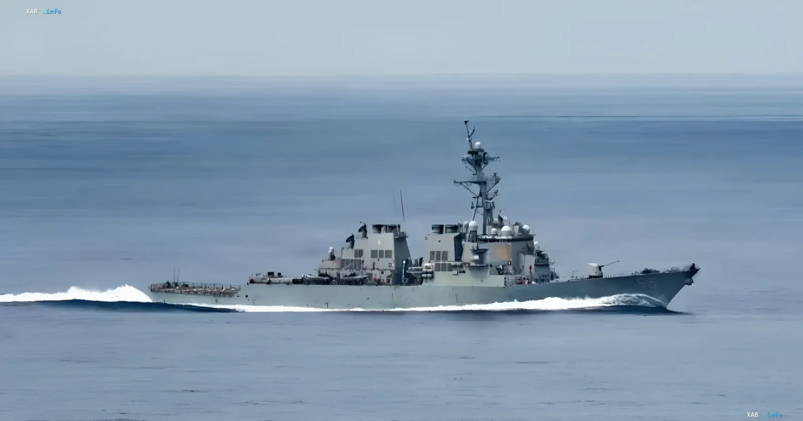 Zerstörer USS Benfold auf offener See, der mit einem kritischen Generatorausfall konfrontiert ist