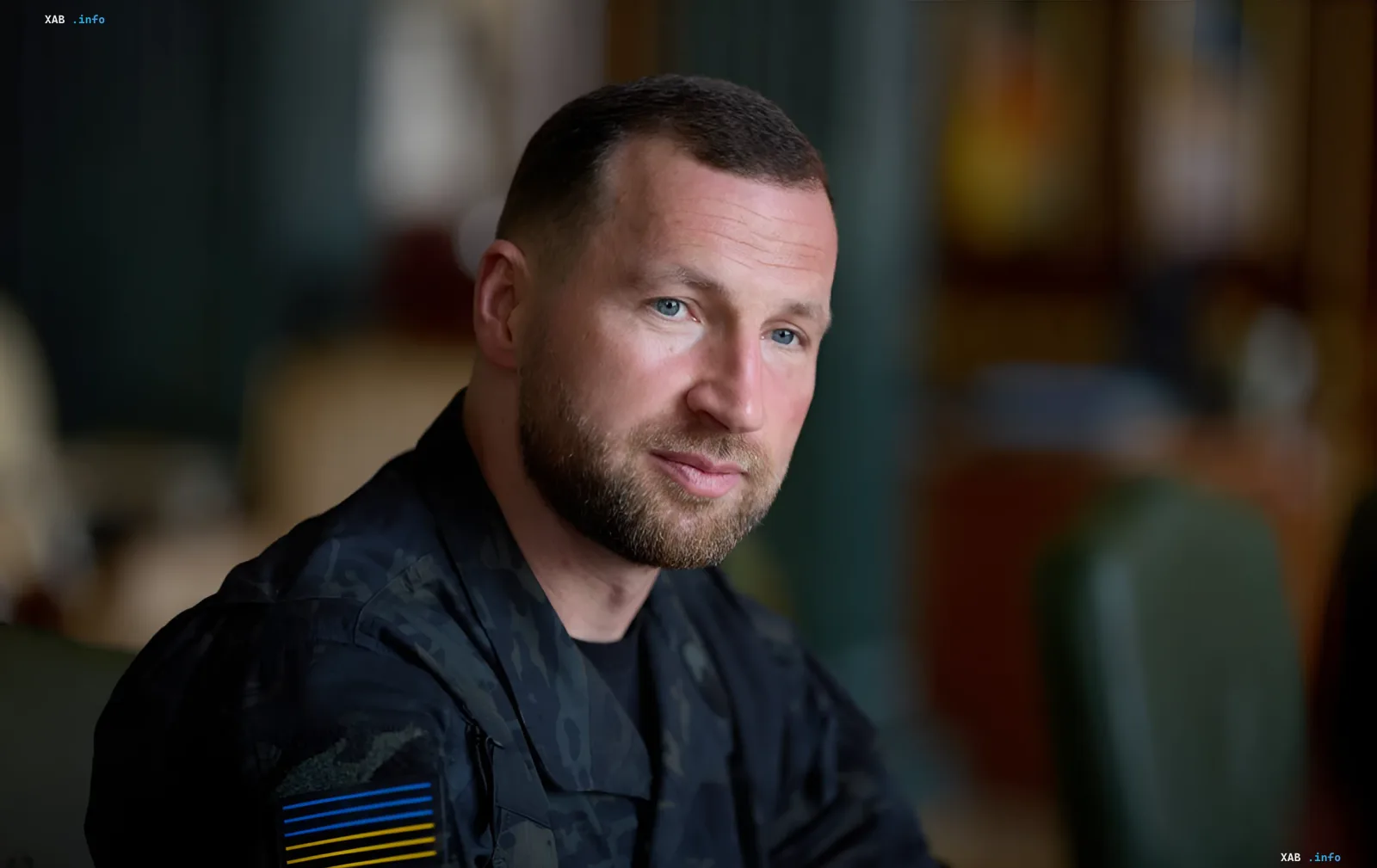 Евгений Хмара в военной форме с украинским флагом на рукаве — новый министр обороны Украины