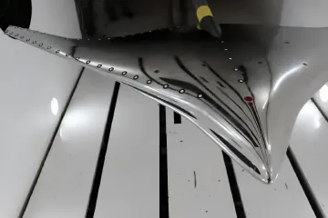 Detail des Flügels des konzeptionellen CARDC-Flugzeugs für 800 Passagiere: Ansicht der Verkleidung mit Nieten und aerodynamischer Form