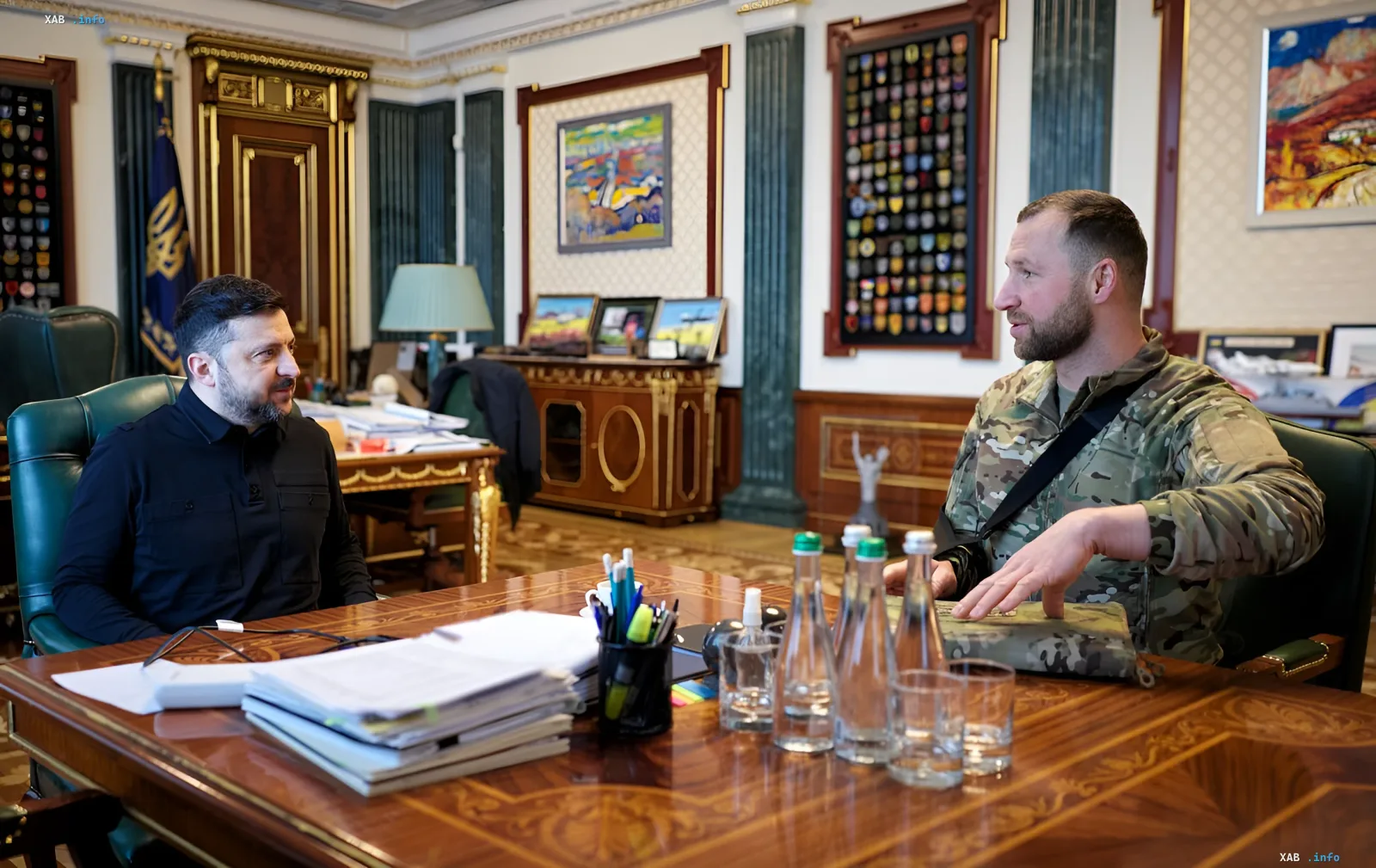 Президент Украины Владимир Зеленский проводит встречу с Евгением Хмарой, которого он представил на должность министра обороны