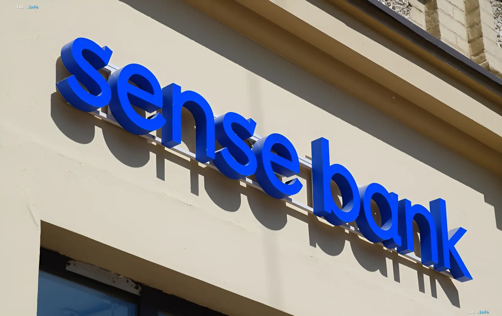 Logo von Sense Bank an der Gebäudefassade — Bank, deren Führung vom Kabinett nach einer NABU-Untersuchung suspendiert wurde