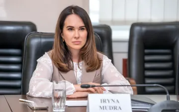 Iryna Mudra bei einer Sitzung, entlassen am Tag der Ankündigung des NABU-Falls